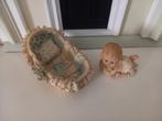 Poppenhuis en toebehoren bedje en popje Resin., Ophalen of Verzenden, Zo goed als nieuw