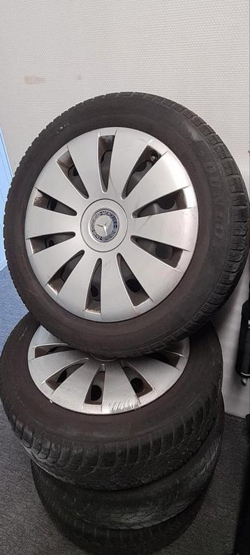 Winterset met velgen (205/55 R16), past op meerdere auto's. beschikbaar voor biedingen