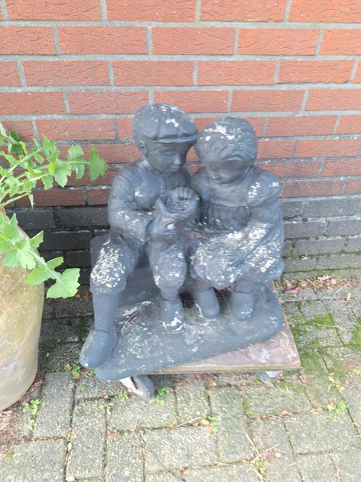 Betonnen beeld: Man en Vrouw op Bankje, Tuin en Terras, Tuinbeelden, Gebruikt, Mensenbeeld, Beton, Ophalen