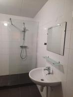 Wastafel, spiegel, douche, douchewand, Ophalen, Gebruikt, Met douche