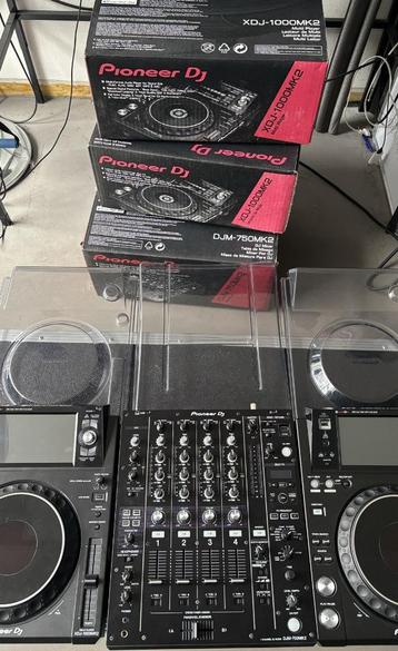 Complete Pioneer DJ Set ( 2X XDJ1000MK2 1x DJM750MK2 )  beschikbaar voor biedingen