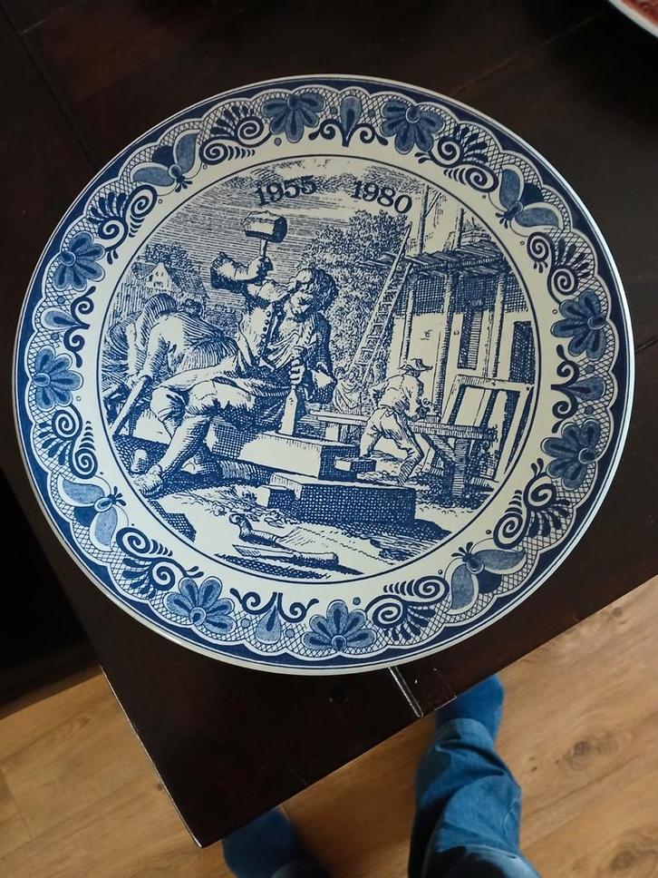 Delfts Blauw Herdenkingsbord 1955-1980, 30cm, Antiek en Kunst, Antiek | Wandborden en Tegels, Ophalen of Verzenden
