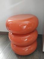 Oranje bijzettafeltje Ribera., Huis en Inrichting, Ophalen, Minder dan 55 cm, Rond, Zo goed als nieuw