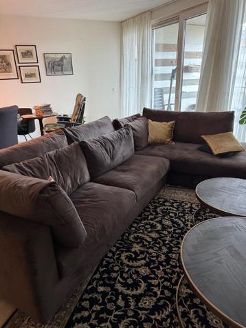 Mooi bankstel met lounge gedeelte beschikbaar voor biedingen