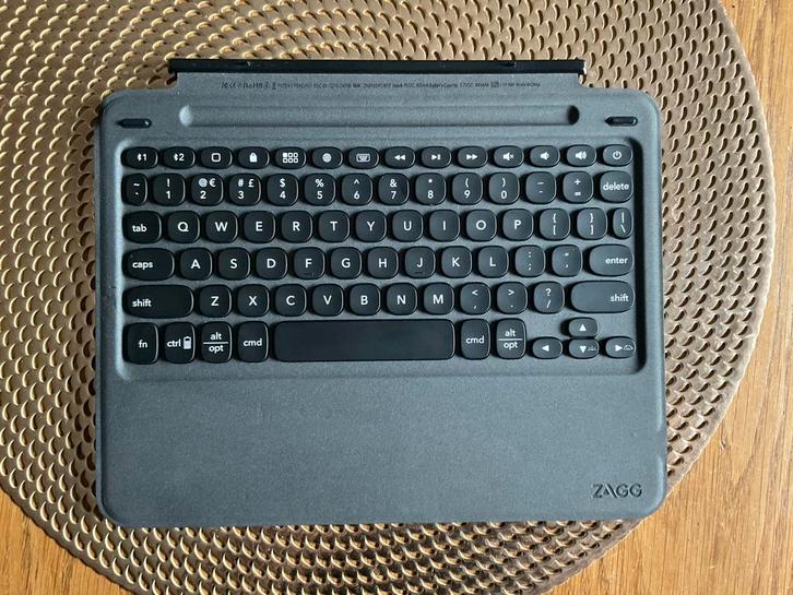 Zagg SlimBook Go, Computers en Software, Toetsenborden, Gebruikt, Qwerty, Draadloos, Multimediatoetsen, Ophalen of Verzenden