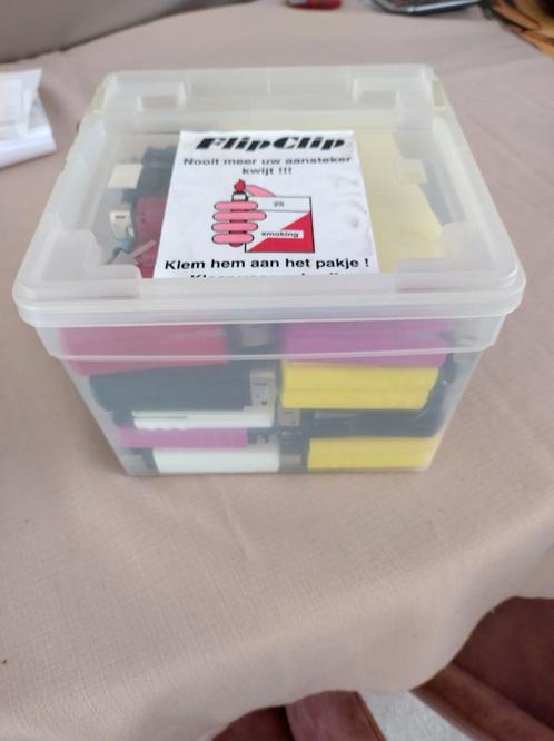 2475 iwax aanstekers in flipclip houder 75st per doos, Verzamelen, Rookartikelen, Aanstekers en Luciferdoosjes, Nieuw, Aansteker