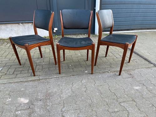 3 teak stoelen zwart vintage retro midcentury jaren 60 €90, Antiek en Kunst, Antiek | Meubels | Stoelen en Banken, Ophalen of Verzenden