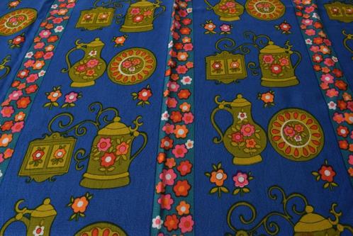 Grote retro vintage jaren 60 / jaren 70 lap stof / coupon, Hobby en Vrije tijd, Stoffen en Lappen, Nieuw, Overige materialen, 30 tot 120 cm