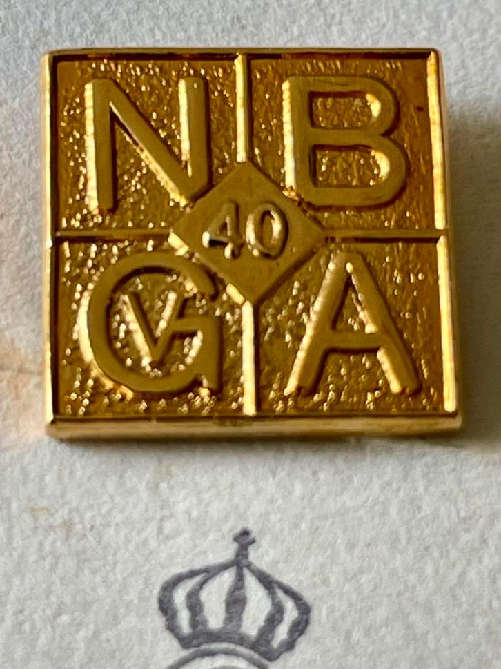 Vintage NBvGA Goudkleurige Reversspeld Koninklijke Begeer, Verzamelen, Speldjes, Pins en Buttons, Nieuw, Overige onderwerpen, Ophalen