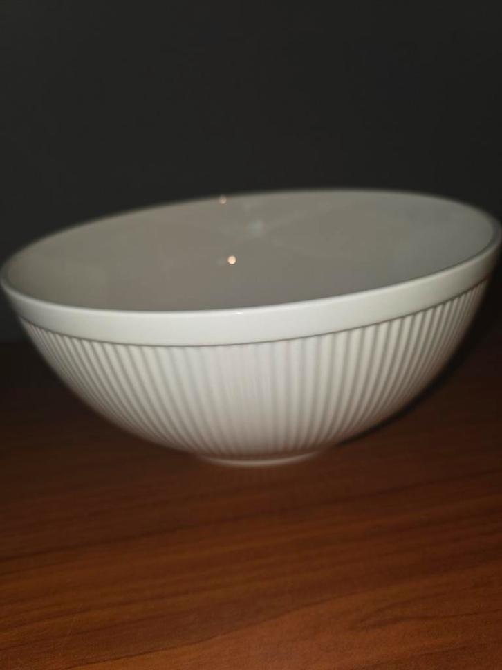 Wedgwood Saladeschaal - 23cm - Onberispelijk!, Huis en Inrichting, Keuken | Servies, Zo goed als nieuw, Schaal of Schalen, Wedgwood