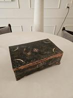 Houten kistje / oude houten kist / houten doos bewerkt, Minder dan 50 cm, Gebruikt, Minder dan 50 cm, Ophalen of Verzenden