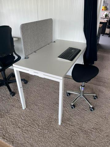 2 Haworth bureaus 120x60 cm zonder stoel beschikbaar voor biedingen