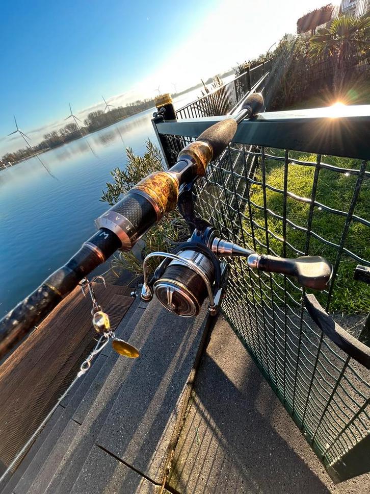 Aangeboden : Spinhengel Westin W8 / Molentje Daiwa Certate, Watersport en Boten, Hengelsport | Roofvissen, Zo goed als nieuw, Molen