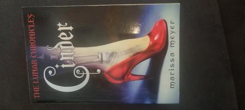 Cinder, Mariska.Meyer, Boeken, Fantasy, Zo goed als nieuw, Ophalen of Verzenden