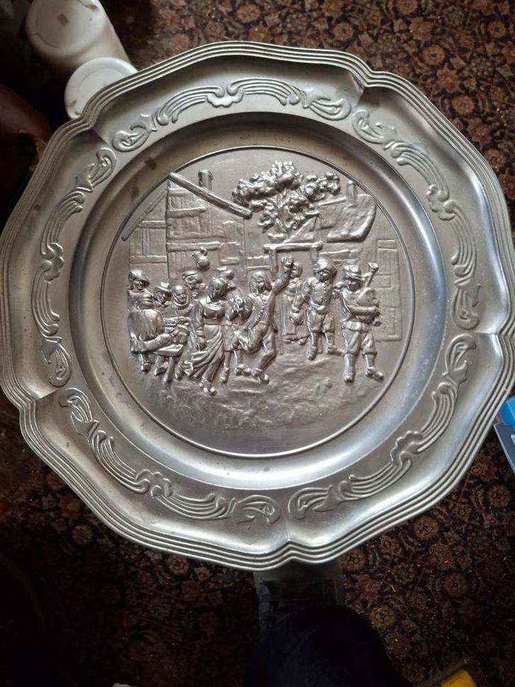 Vintage Tinnen Sierbord met Dorpsscène, Antiek en Kunst, Antiek | Tin, Ophalen of Verzenden