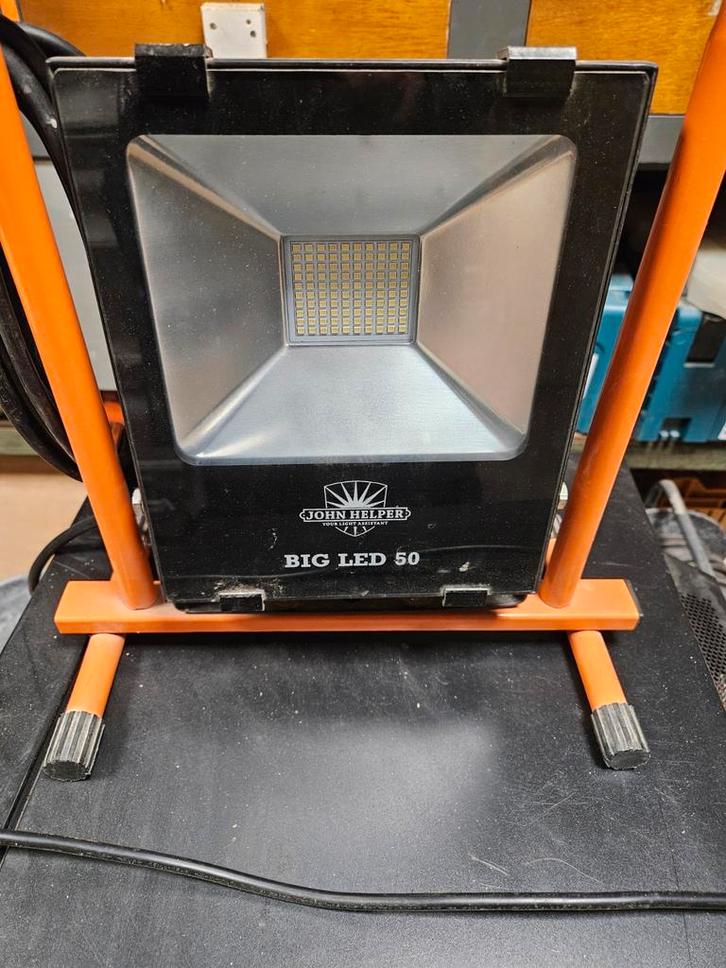 Bouwlamp John Helper BIG LED 50, Doe-het-zelf en Verbouw, Bouwverlichting, Gebruikt, Lamp met armatuur, Minder dan 50 watt, Met statief