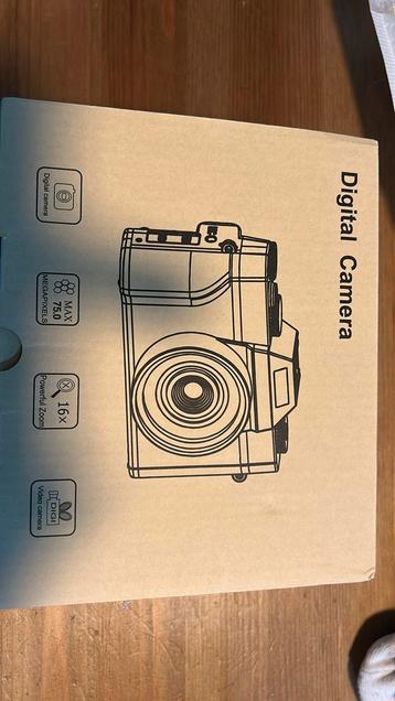 Fenvik digitale camera incl SD en groothoeklens beschikbaar voor biedingen