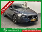 Volvo V40 1.5 T2 AUTOMAAT MOMENTUM LEDER NAVIGATIE CRUISE CO, Auto's, Zwart, 4 cilinders, 700 kg, Blauw
