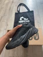 Adidas Yeezy Boost 700 MNVN Triple Black FV4440 Maat 42 2/3, Kleding | Heren, Schoenen, Zwart, Yeezy, Nieuw, Sneakers of Gympen