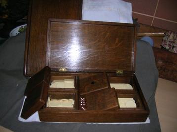 oude houten doos met fiches incl. dobbelblad / poker (?) beschikbaar voor biedingen