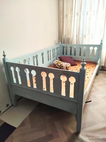 bed, handgemaakt, curiosa, broccante.  beschikbaar voor biedingen