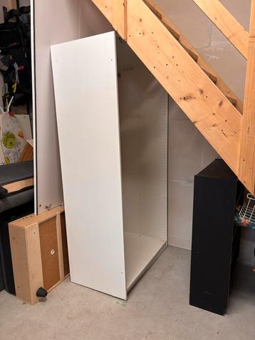 Witte Paxkast met Schuifdeuren beschikbaar voor biedingen