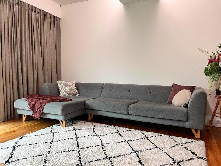 Hoekbank van Made com | Grijs & comfortabel in mooie staat, Huis en Inrichting, Banken | Bankstellen, Gebruikt, Hoekbank, Vierpersoons of meer