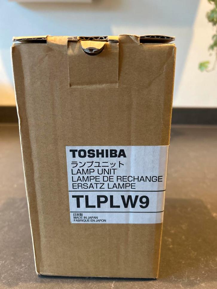 Toshiba TLPLW9, Audio, Tv en Foto, Beamer-accessoires, Nieuw, Beamerlamp, Ophalen of Verzenden