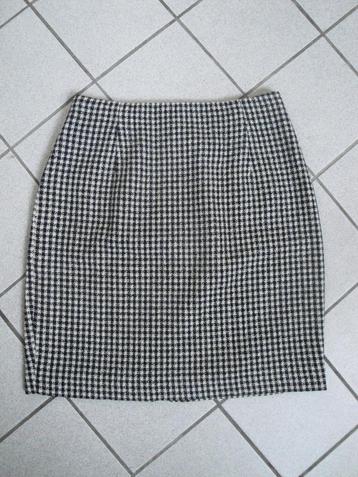 Zwart/offwhite rokje COPINES maat M beschikbaar voor biedingen