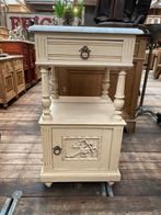 Brocante creme kastje met marmer