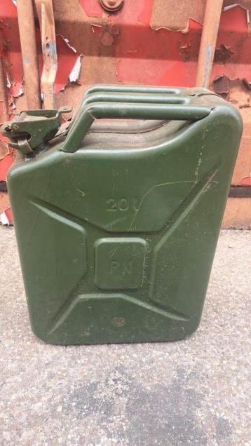 Vintage jerrycan – 20L legergroen beschikbaar voor biedingen