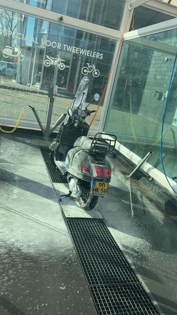 Vespa GTS 125, Fietsen en Brommers, Scooters | Vespa, Zo goed als nieuw, Overige modellen, Benzine, Ophalen