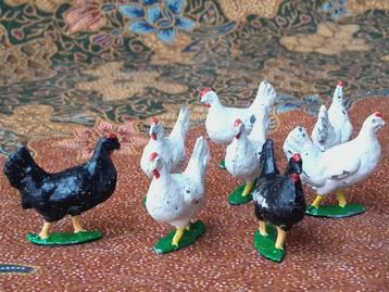 Acht kippen mooi oud antiek speelgoed uit Engeland van tin.