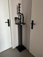 Beschrijving grote bronzen sculptuur op sokkel, Ophalen