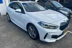 BMW 1-Serie 116i 109pk Aut 2021 Wit, Auto's, 65 €/maand, Zwart, Leder en Stof, Wit