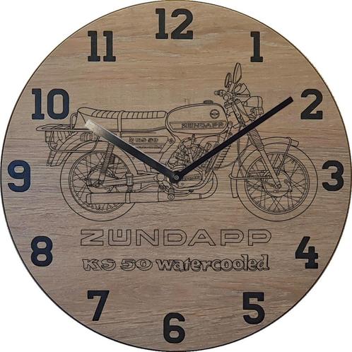 themaklok met een Zundapp KS50 Watercooled brommer als thema, Fietsen en Brommers, Brommeronderdelen | Zundapp, Nieuw, Overige typen