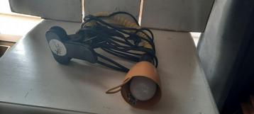 2 verschillende vintage bureaulampen met vastzet klem. beschikbaar voor biedingen