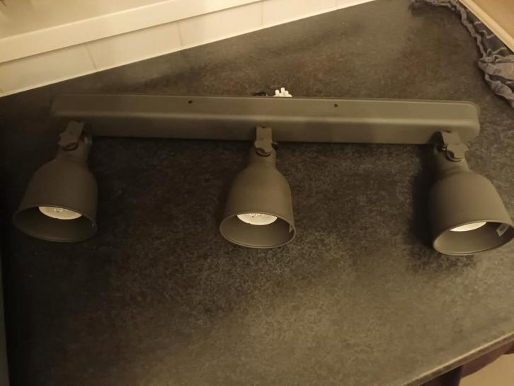 IKEA HEKTAR Lamp, Plafondrail, 3 spots,  Inclusief ledlampen, Huis en Inrichting, Lampen | Plafondlampen, Zo goed als nieuw, Metaal