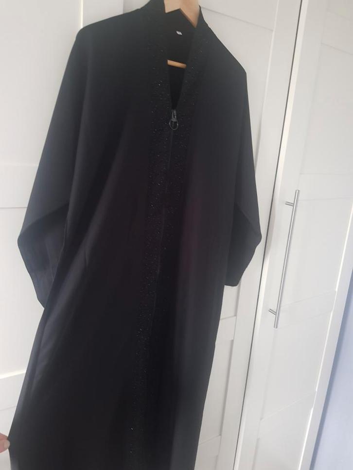Nieuwe Abaya uit Dubai - 1 Maat one size - past iedereen 💫, Kleding | Dames, Jurken, Nieuw, Maat 38/40 (M), Zwart, Onder de knie