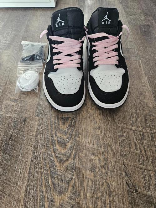 Nike Jorden Low zwart/wit heren, Kleding | Heren, Schoenen, Zo goed als nieuw, Sneakers of Gympen, Wit, Ophalen of Verzenden
