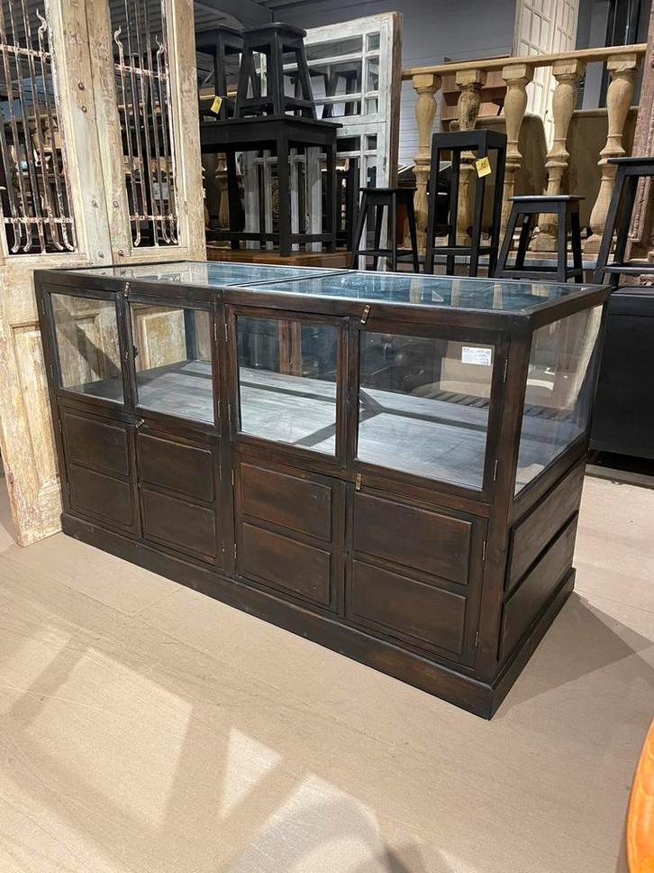 Antieke teakhouten toonbank met donkere patina, Huis en Inrichting, Woonaccessoires | Overige, Zo goed als nieuw, Ophalen of Verzenden