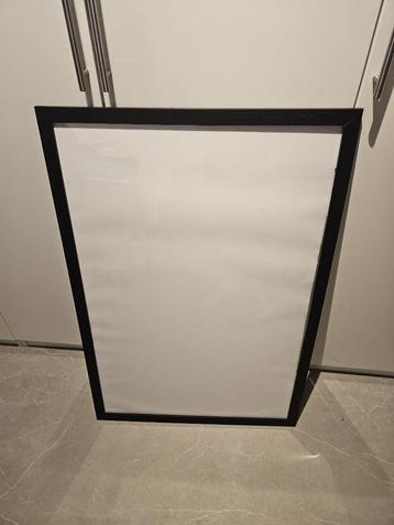 Zwarte fotolijst van JYSK – 60 x 90 cm beschikbaar voor biedingen