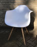 Eetkamer stoel, kuipstoel, kunststof, houten poten, 8x, Huis en Inrichting, Stoelen, Gebruikt, Wit, Vijf, Zes of meer stoelen