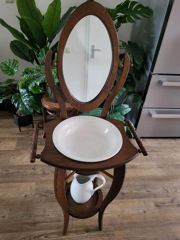 Mooie oude spiegel en kaptafel/wastafel uit de jaren 60-70  beschikbaar voor biedingen