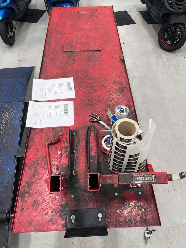 HBM 450 kg Motorheftafel Hydraulisch/Pneumatisch - Rood, Doe-het-zelf en Verbouw, Gereedschap | Handgereedschap, Gebruikt, Ophalen of Verzenden