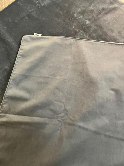 Luxe Claudi plaid in warme grijze velours, Huis en Inrichting, Woonaccessoires | Plaids en Woondekens, Zo goed als nieuw, Ophalen of Verzenden