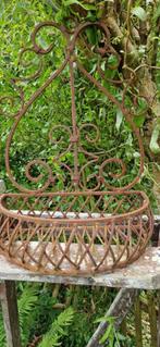 Sierlijke gietijzeren plantenhanger ( brocante), Ophalen of Verzenden, Gebruikt