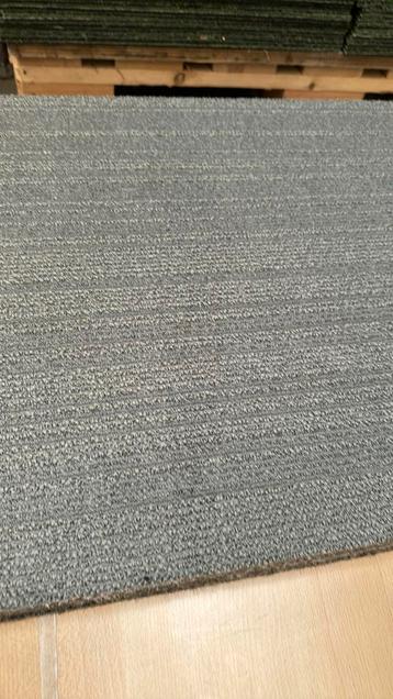 Desso grijze tapijttegels ongv 500m2