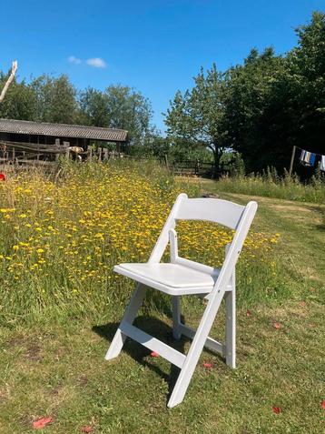 Te Huur 40 witte stoelen  beschikbaar voor biedingen