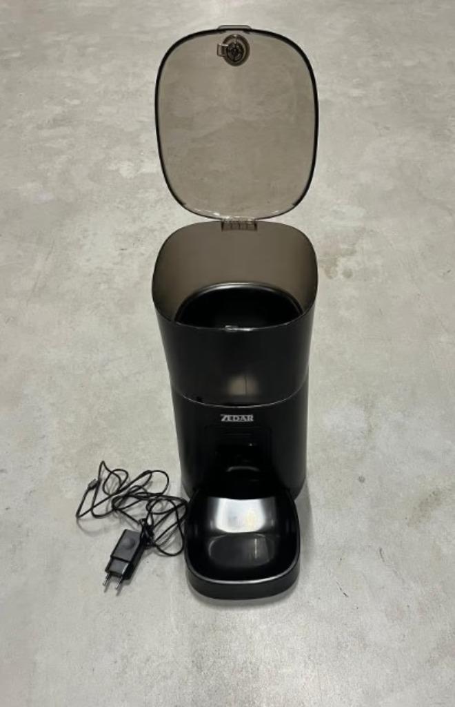 Voerautomaat met App en Camera - 6 L - Zwart - Zedar A900, Dieren en Toebehoren, Kattenvoerbakken en Drinkbakken, Zo goed als nieuw